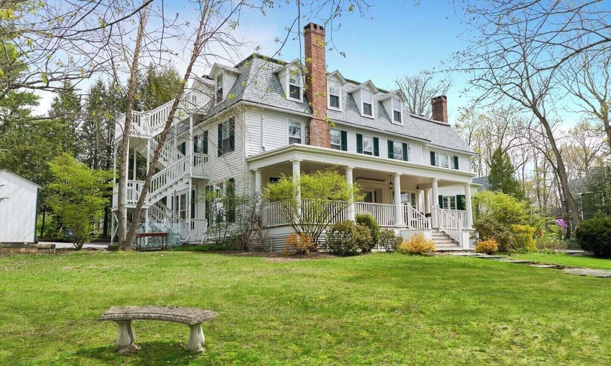 Lenox House | Spacious Historic 9-bedroom Inn in charming Lenox. Equipped with full kitchen.