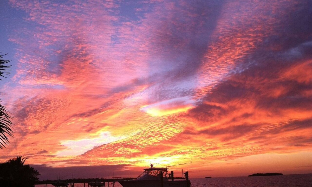 Marathon House | Spacious Home, Directly on Gulf , Beautiful Sunsets, 2 Master Suites, 2 Kayaks