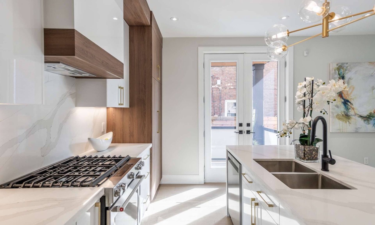 Beaconsfield Village House | Spacious Luxury 3BR · Prime Queen West