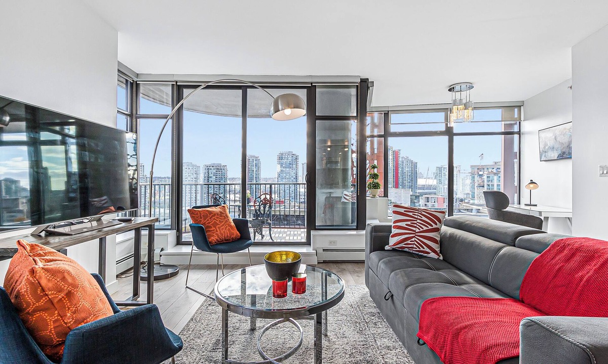 Gastown Condo | Spacious Modern High-Rise with Ocean & City Views
