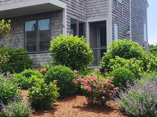 Hyannis Apartment | Spacious Oceanfront 3BR Condo with Private Beach in Ideal Hyannis Location
