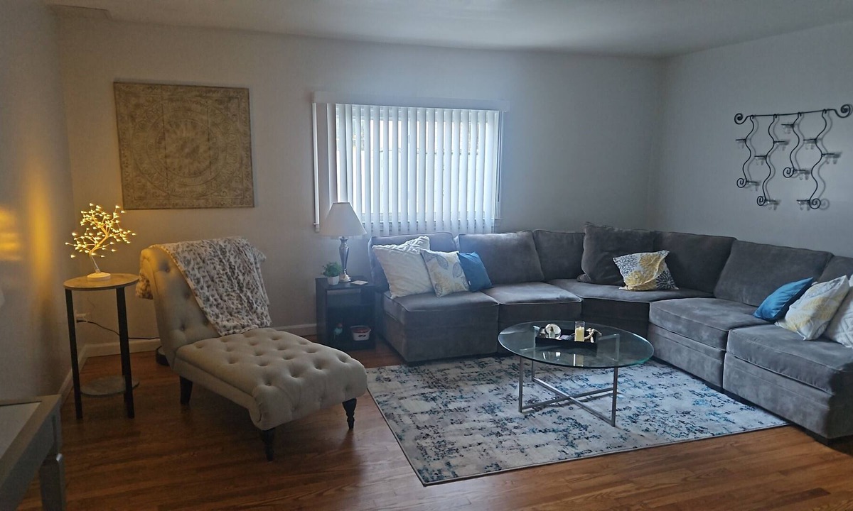Valhalla Apartment | Spacious one bedroom apartment close to town, airport, train