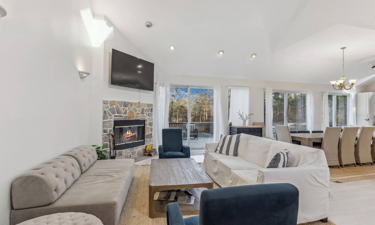 Hampton Bays House | Spacious Serene Woodland Home Near the Beach