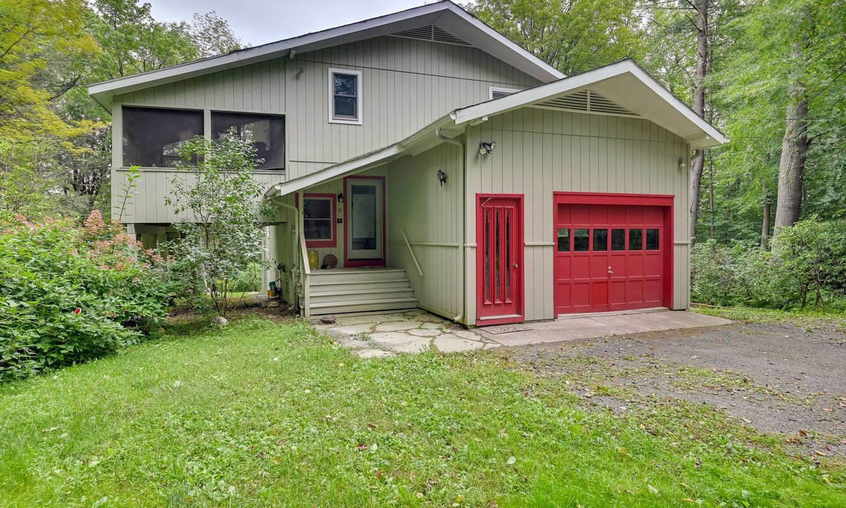 Tolland House | Spacious Tolland Home w/Deck + Screened Porch!