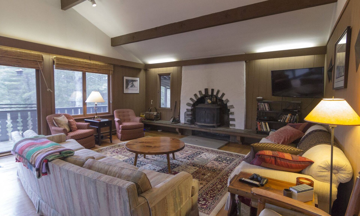 Londonderry Ski Chalet | Spacious Vermont Chalet Near Stratton Mountain Resort