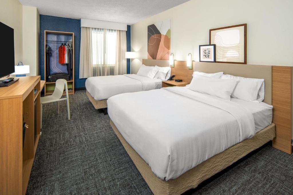Freeport Hotel | Spark By Hilton Freeport