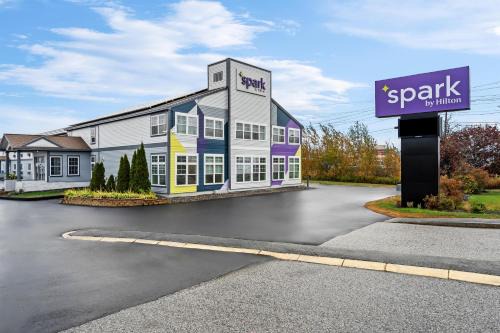 South Portland Hotel | Spark by Hilton Portland Airport Maine Mall