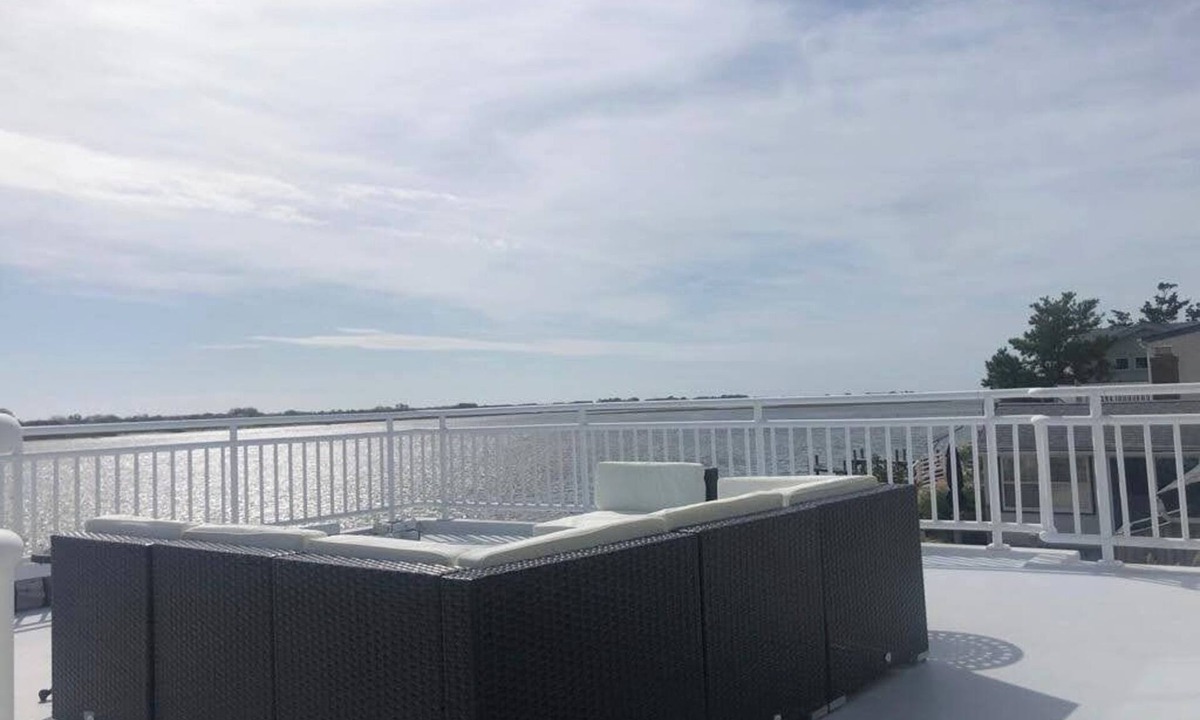 High Bar Harbor House | Spectacular 5-bedroom house with direct water access, beautiful sundeck and AC