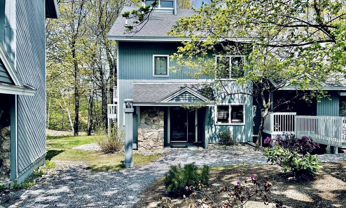 Stratton Mountain Cottage | Spectacular Cottage with Swimming Pool and Foosball in Stratton, Vermont