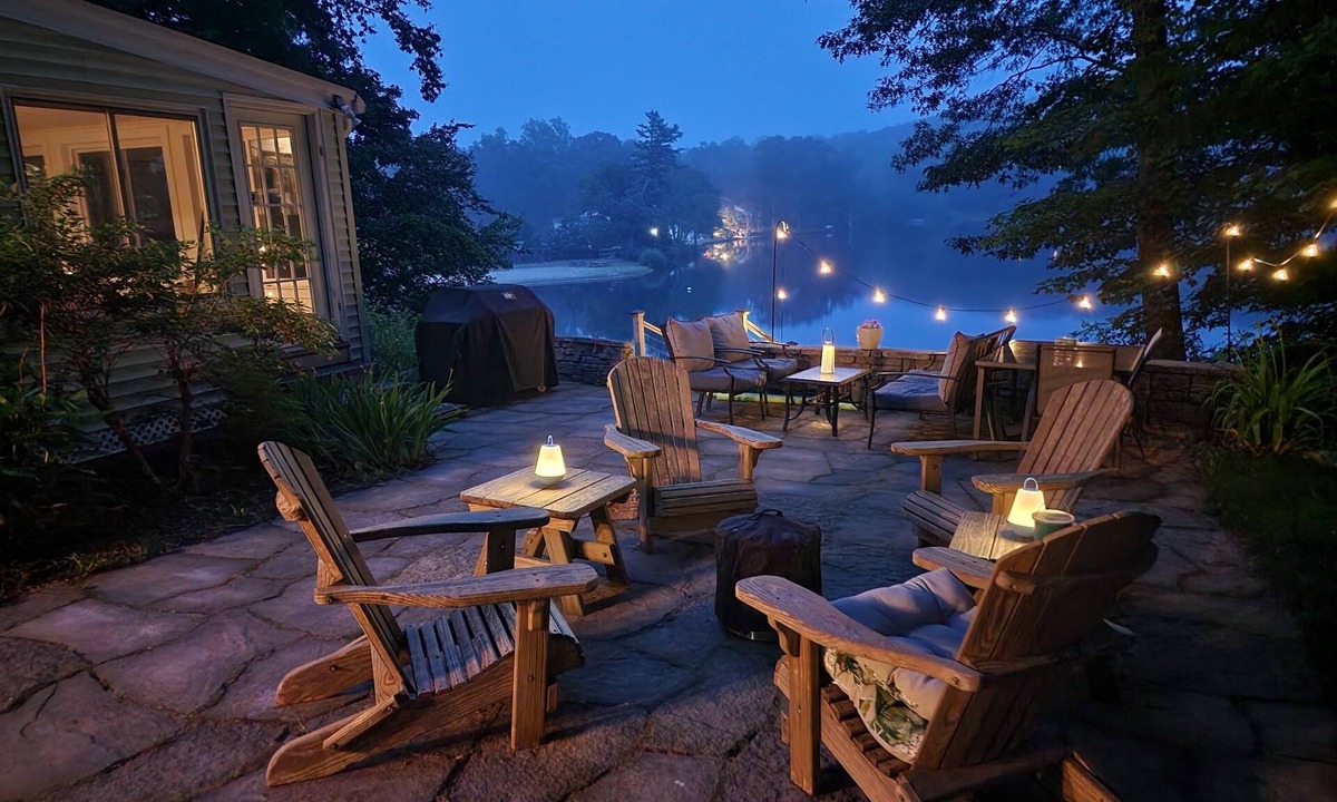 North Branford Cabin | Spectacular Lake Front Cabin close to CT shoreline