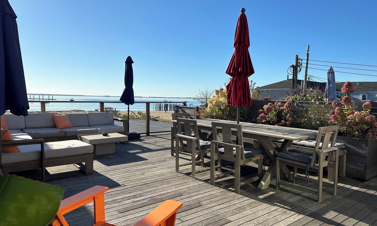 Commercial Street Condo | Spectacular Waterfront 2 bedrooms 1,450 sq.ft. condo in the Center of Town.