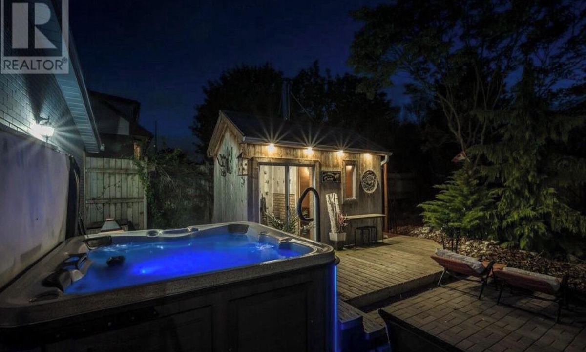 Saint Jacobs Apartment | St. Jacobs Oasis Retreat w Outdoor Sauna & Hot tub! Perfect Couples Getaway!