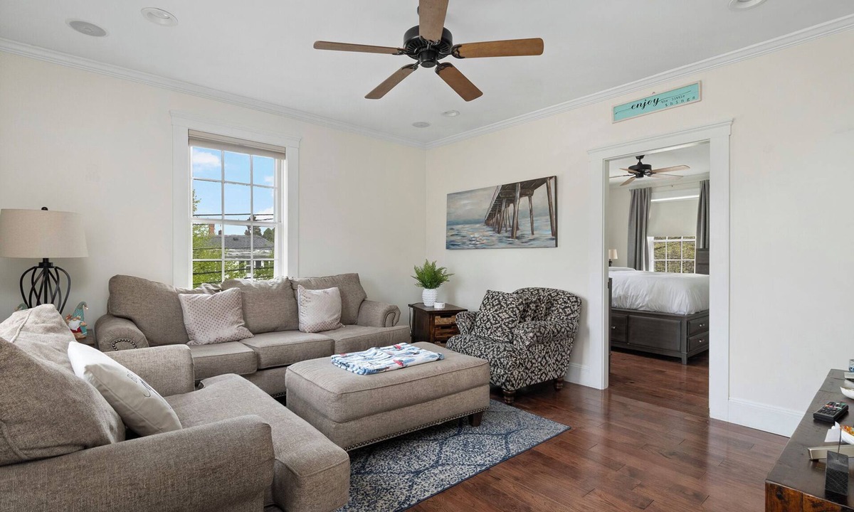 Bristol Apartment | State & Hope St - On parade route. Close to water!