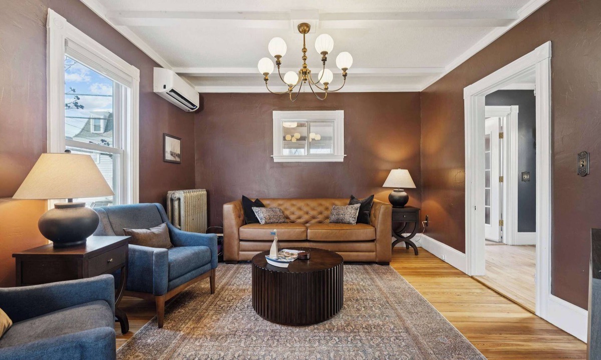 Portsmouth House | State St. Parlor | Walk Downtown | Newly Designed