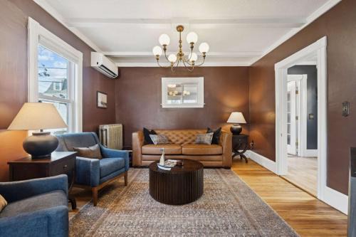 Portsmouth House | State St Parlor Walk Downtown Newly Designed