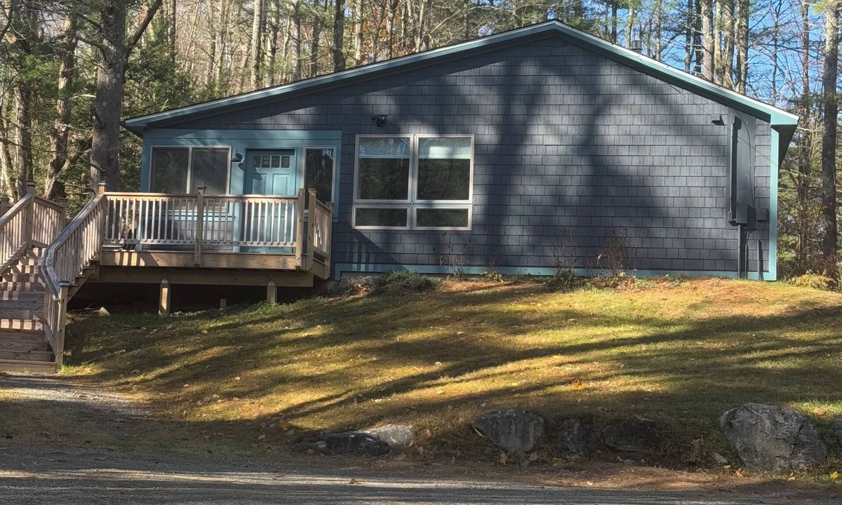 Monterey Cottage | Stay at Beaver Lodge!
