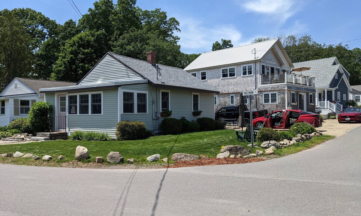 York Beach Cottage | Stay Year Round at Memories Cottage, York Beach, Maine!