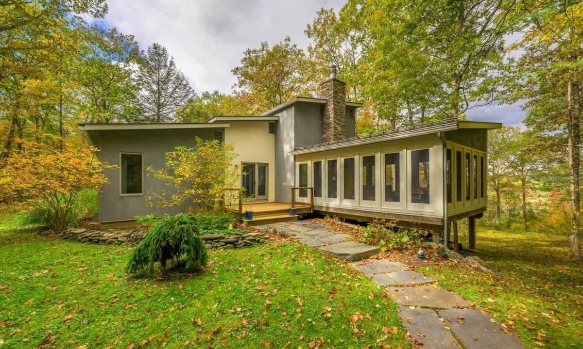 New Marlborough House | Steepletop - Nature Lovers Paradise with Rec Room