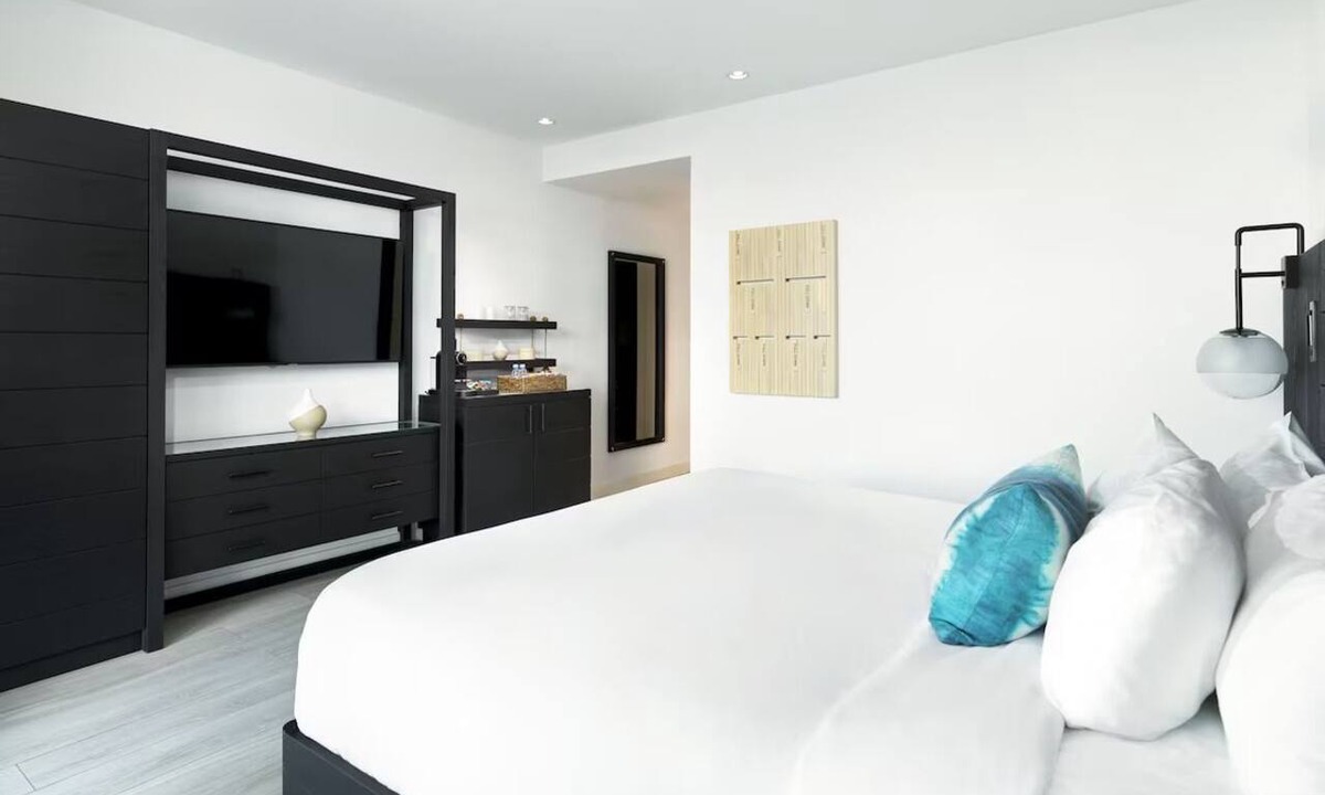 Long Branch Hotel | Steps from Beach, Everything You Need For The Perfect Vacation! Pets Are Welcome