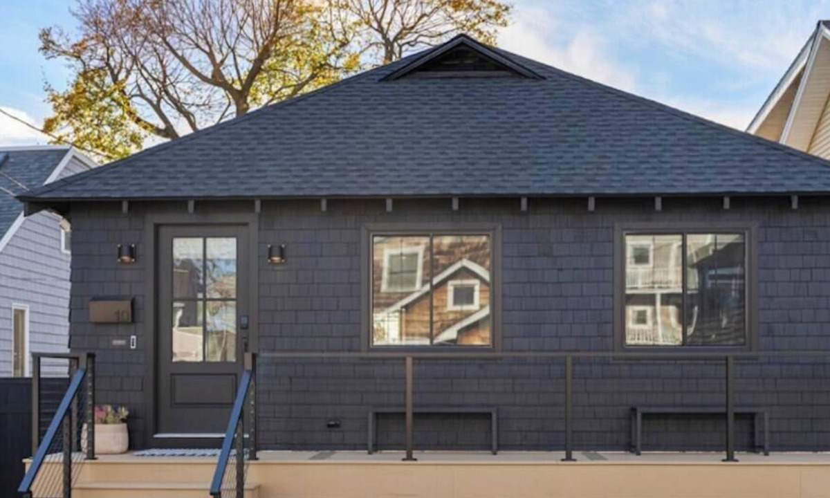 Devon House | Steps to Beach-Water Views-Fire Pit-Pet Friendly-Fenced Yard-Outdoor Shower