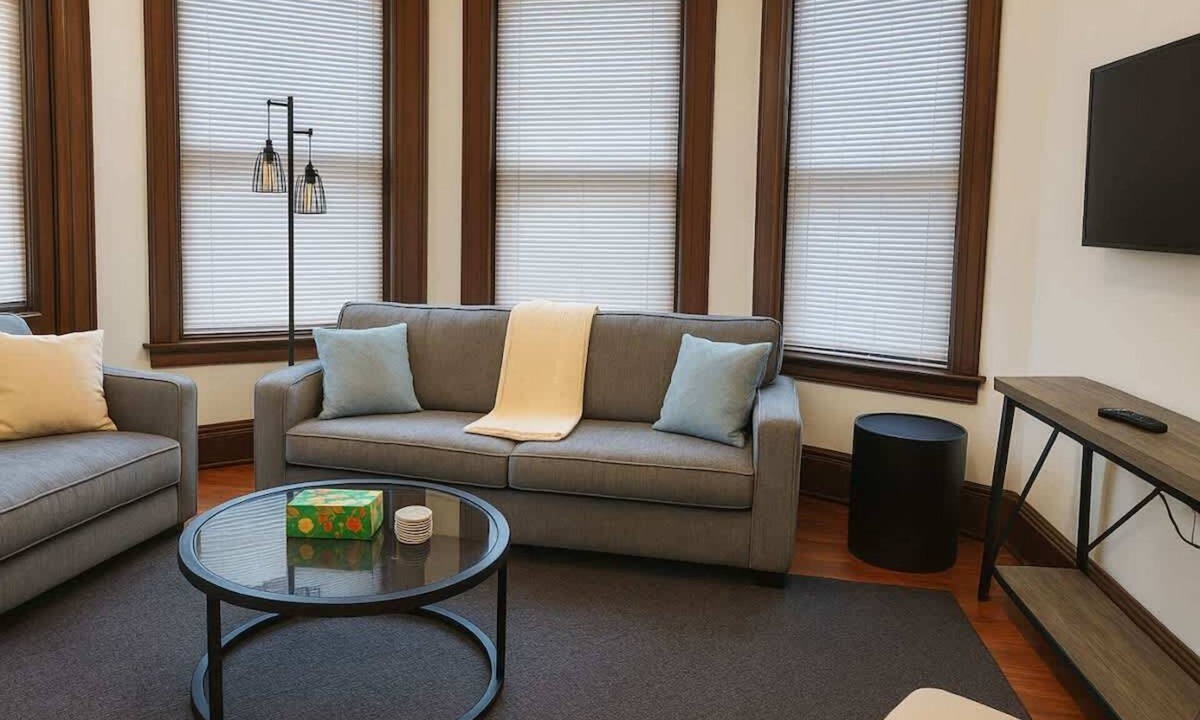 Hough House | Steps to Cleveland Clinic | Cozy Retreat