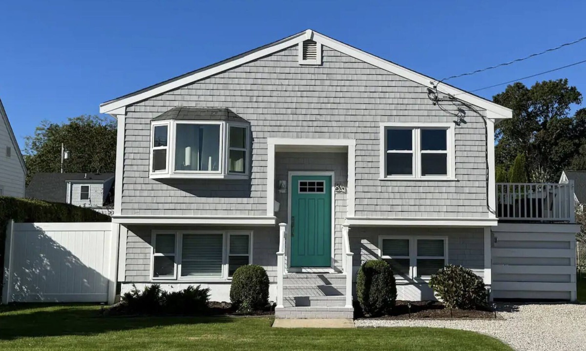 Top of the Hill House | Steps to Easton's Beach, Cliff Walk & Downtown