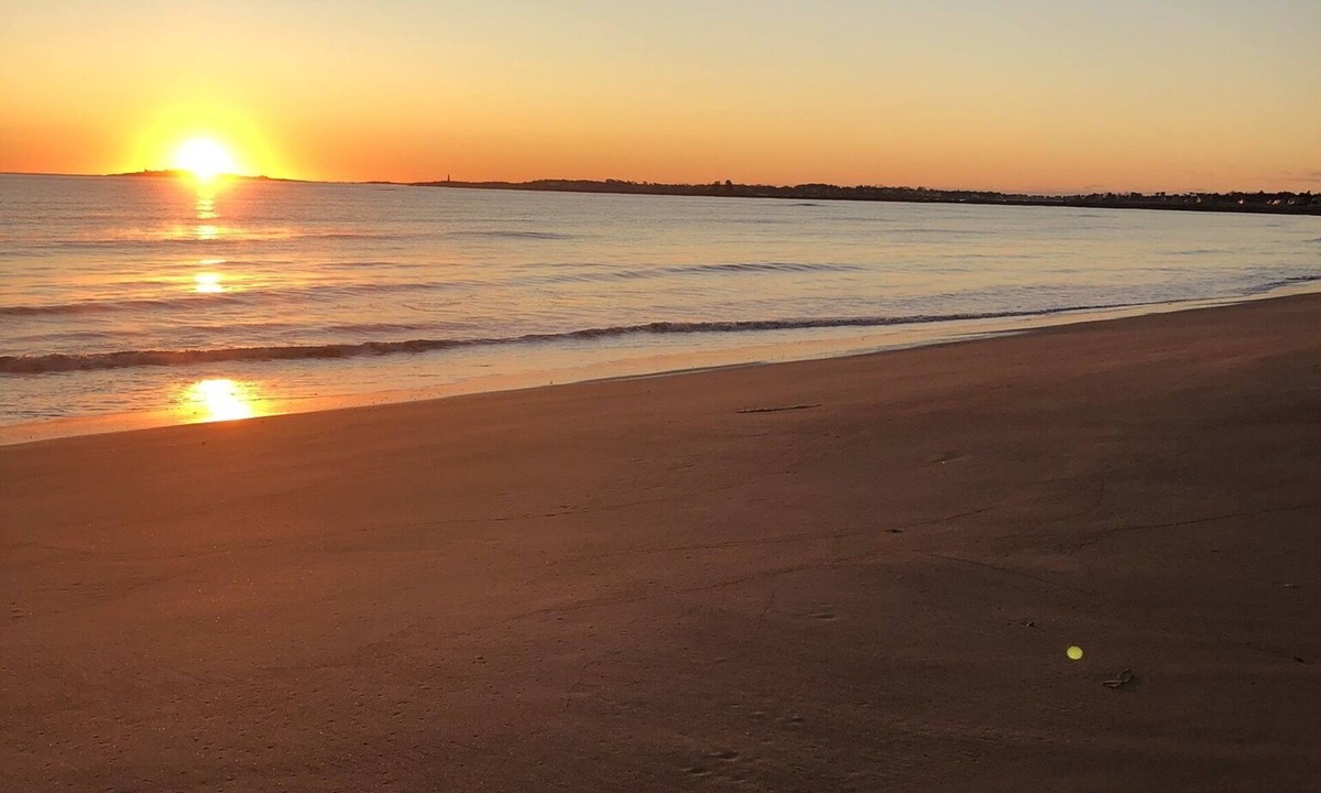 Southern Coast Cottage | Steps to glorious Ferry Beach