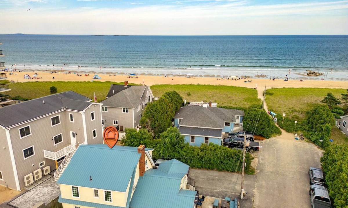 Ocean Park Apartment | Steps to the Beach! Dog & Fam. Friendly, Outdoor Shower & Lounge Area, Sleeps 6