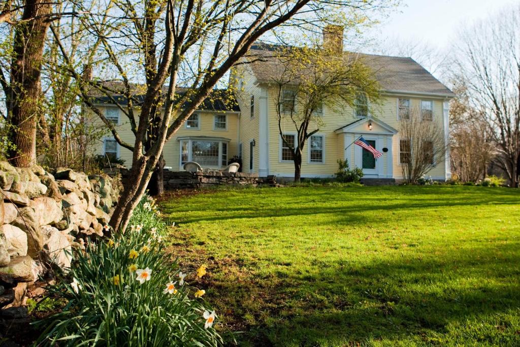 Ledyard Hotel | Stonecroft Inn