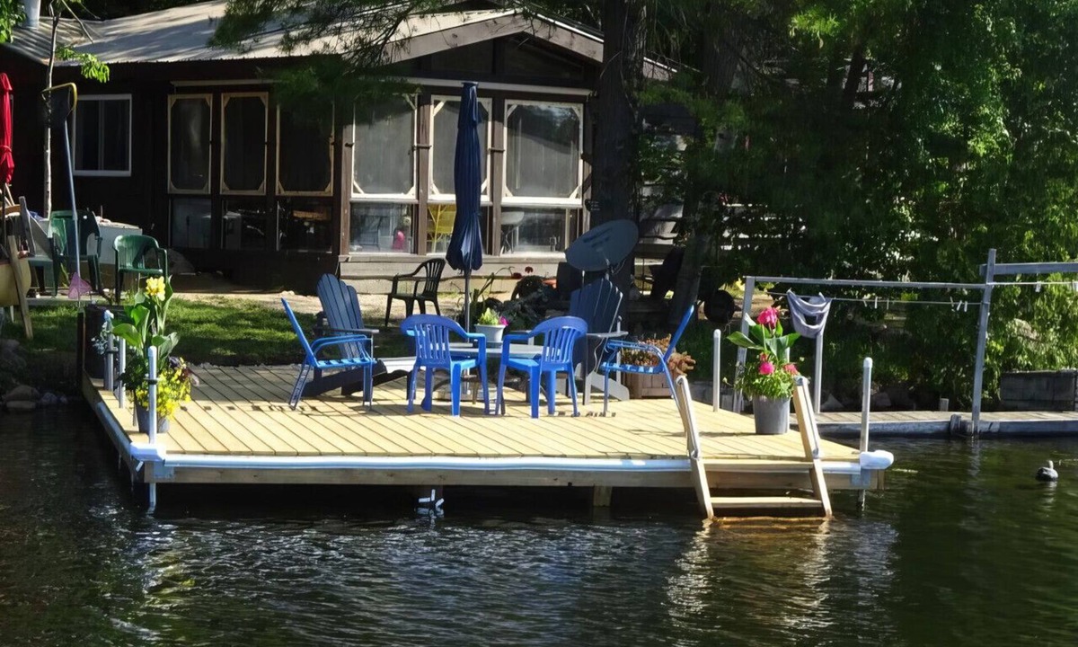 Douro-Dummer House | Stoney Lake Fun for the Family!