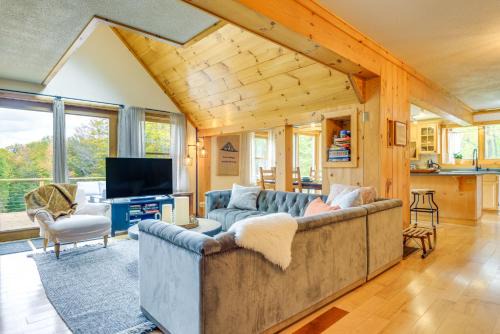 Stratton House | Storybook Stratton House: 3 Mi to Mount Snow!