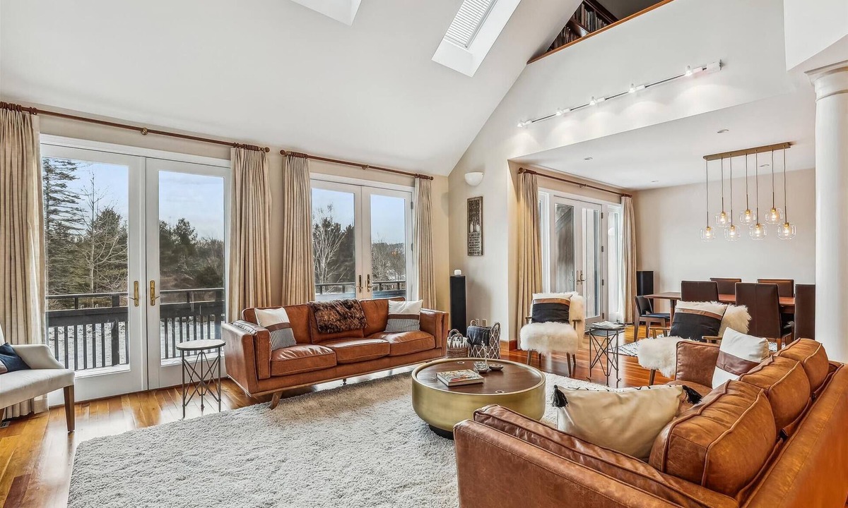 Stowe Area Condo | Stowe Haven at Stonybrook: 3 br, fireplace, a/c, garage, summer pool & community amenities!