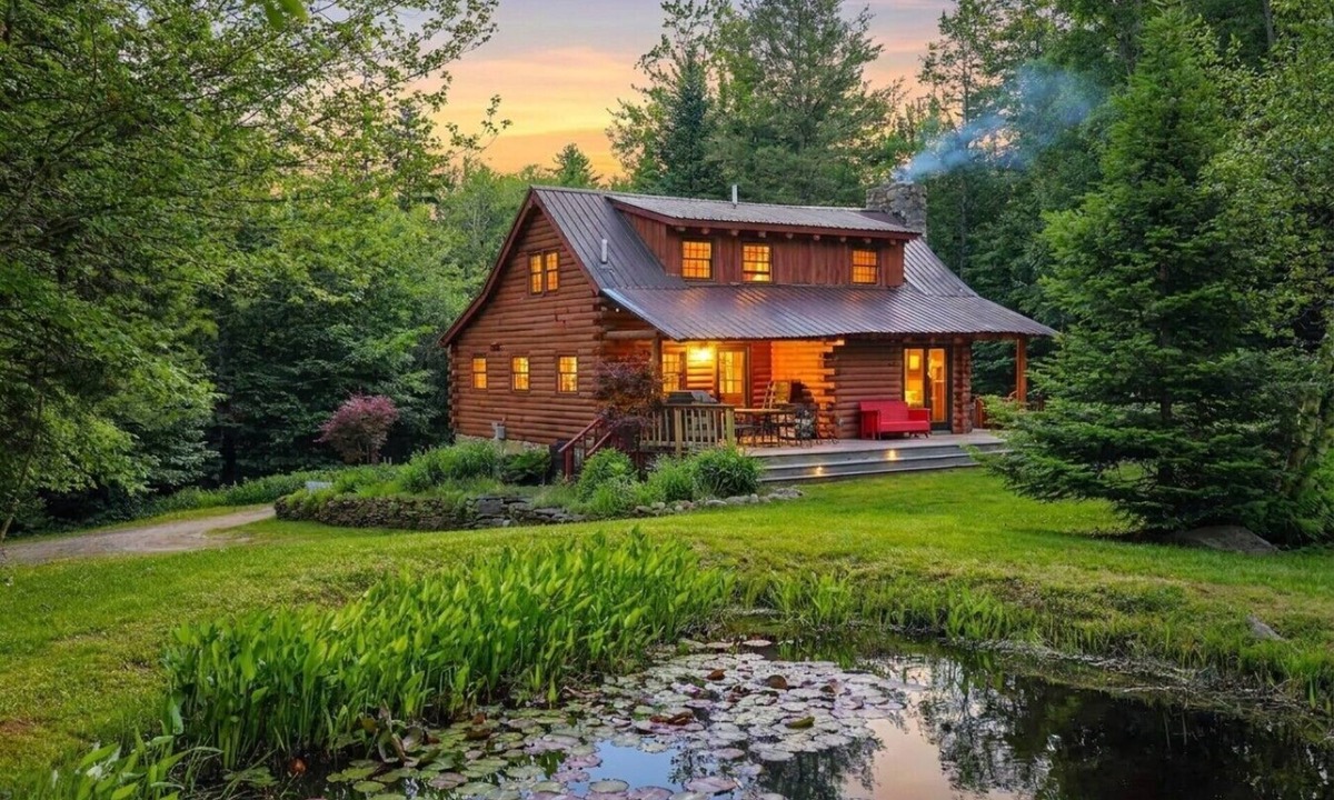 Stratton Cabin | Stratton Log Cabin: Pond + Hot Tub + Privacy!