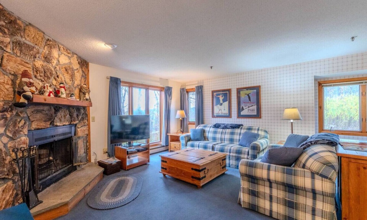 Stratton Mountain Apartment | Stratton walk on/off, walk to food/drink, fireplace