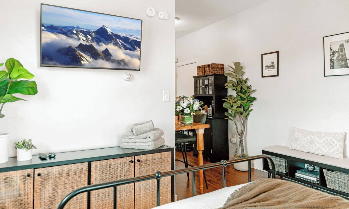 Mill River Apartment | Studio in New Haven's Little Italy