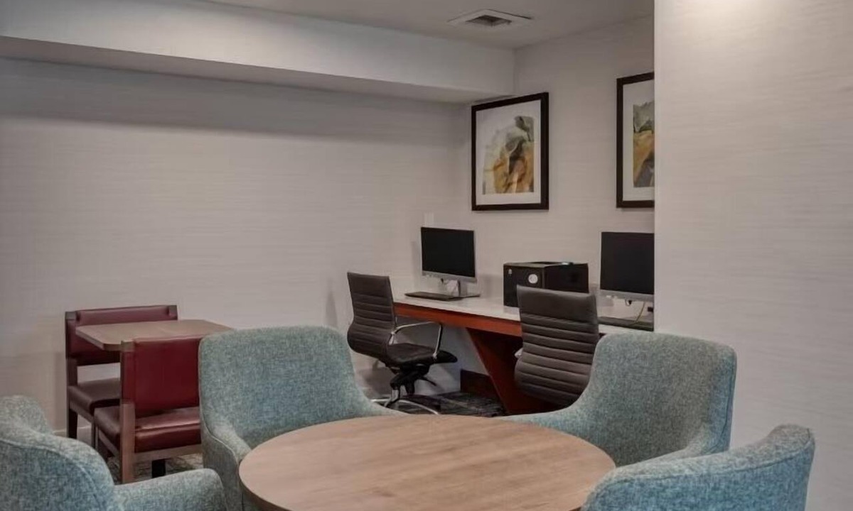 Allentown Apartment | Studio Near ABE with FREE 24h Airport Shuttle | Shared Hot Tub Access