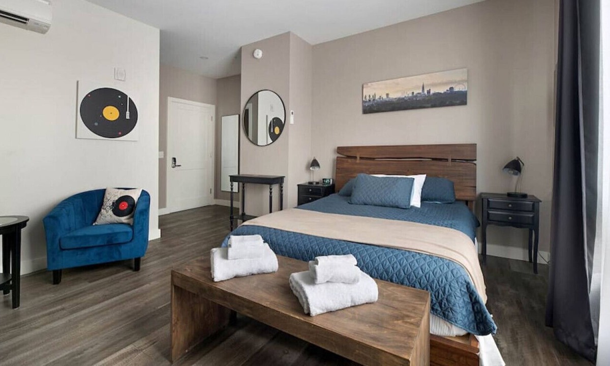 Knightville Apartment | Studio Suite With Free Parking