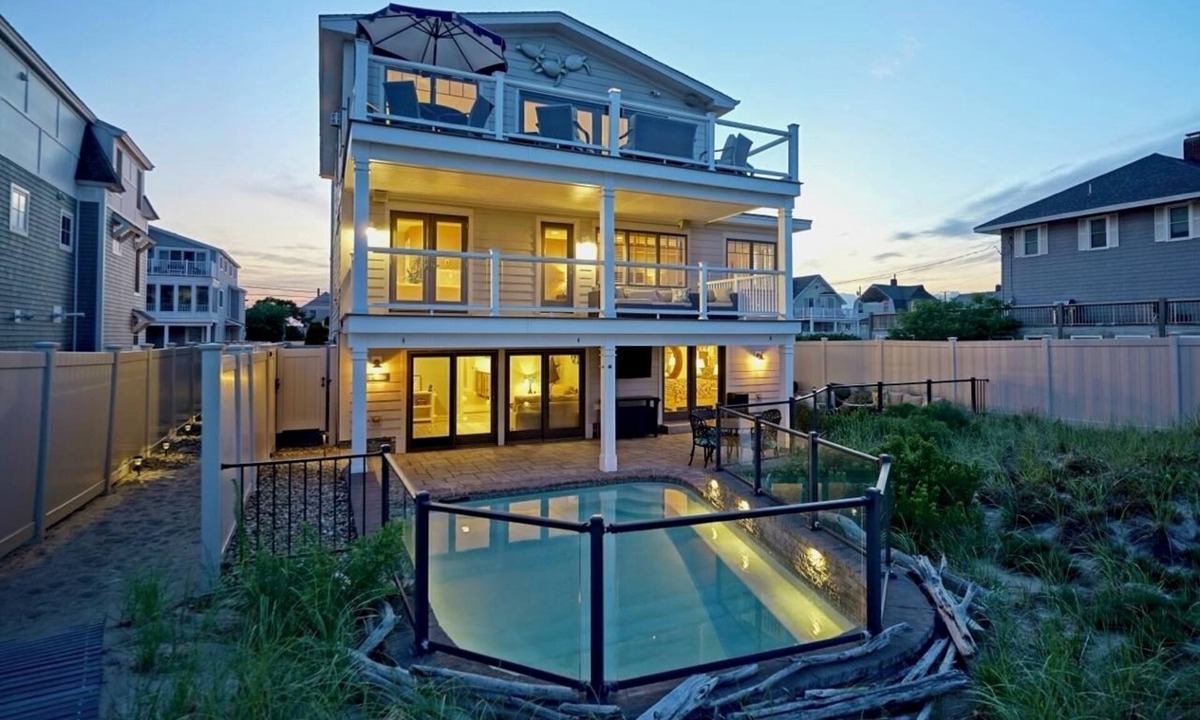 Seabrook House | Stunning 4 bedroom 4.5 bath house right on the sand at Seabrook Beach