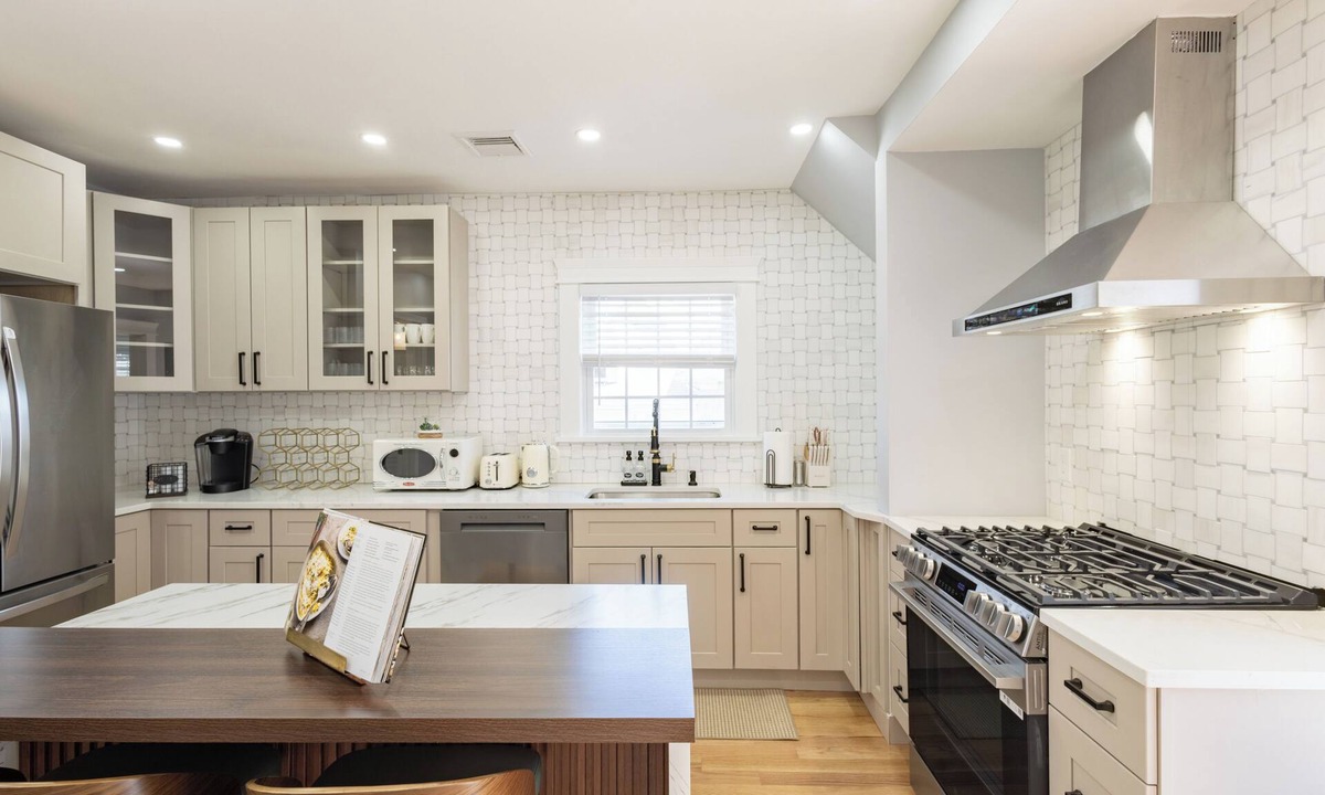 Neponset - Port Norfolk Apartment | Stunning 4BR2BA w Parking/Near Downtown/+Parking