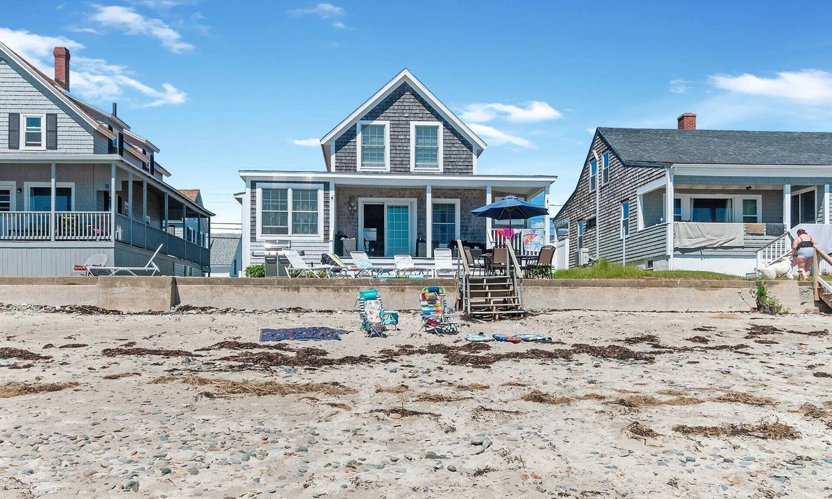 Wells Beach House | STUNNING BEACHSIDE HOME-WELLS BEACH: 180 DEGREE OCEAN VIEWS: 9-1 to 9-8 OPEN