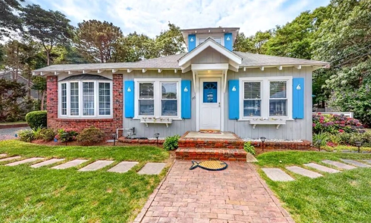 South Yarmouth House | Stunning Home - Modern - Flip Flop Paradise! (900 Ft from Beach & Dog Friendly)