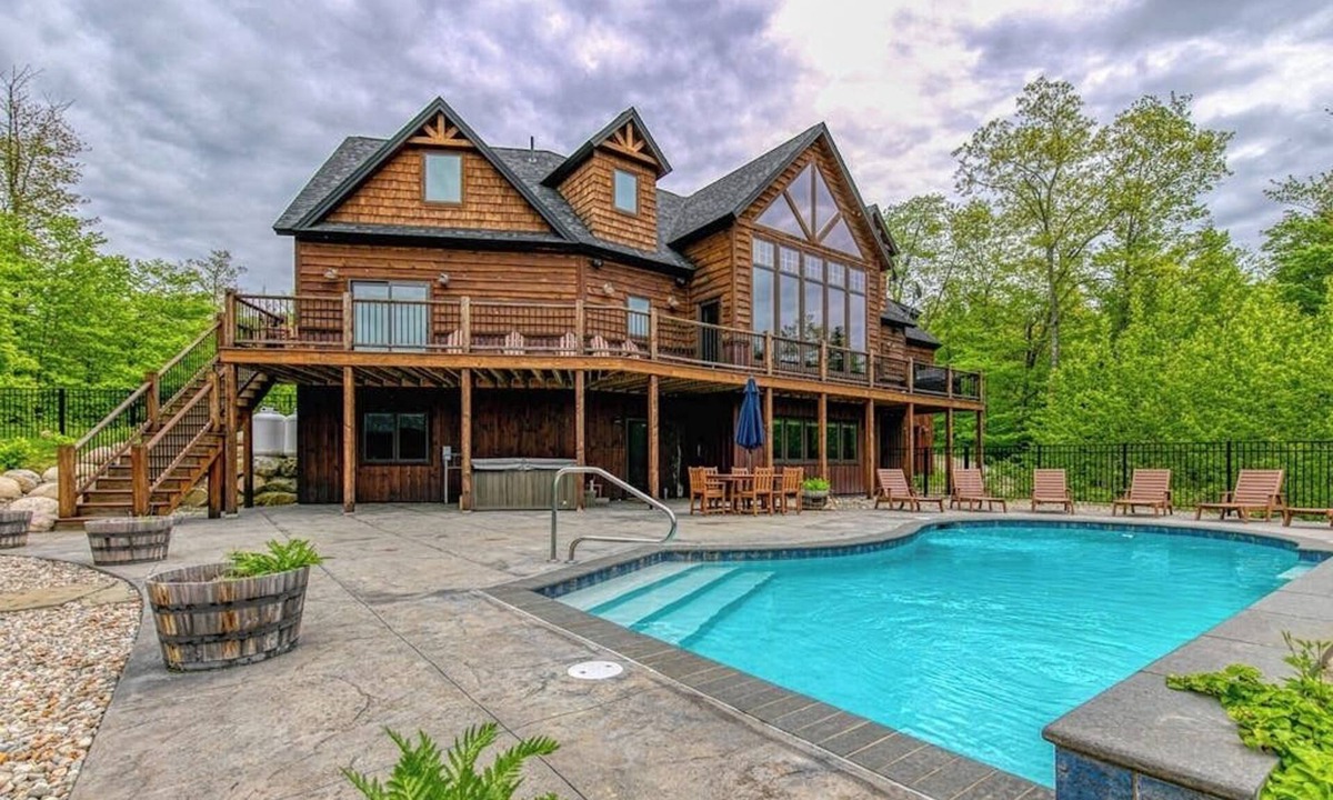 Sunday River Area House | Stunning mountain-view estate with private pool & hot tub - near slopes