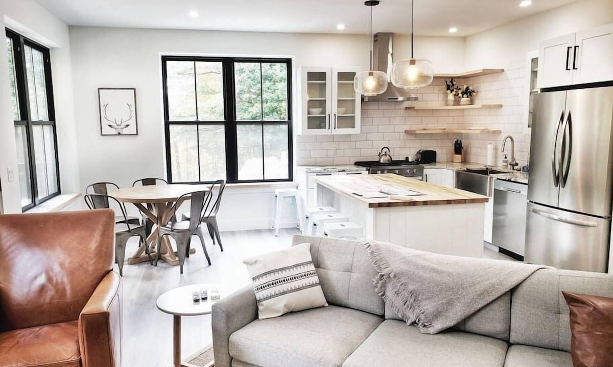 Stowe Area House | Stunning new build walkable to Main street Stowe