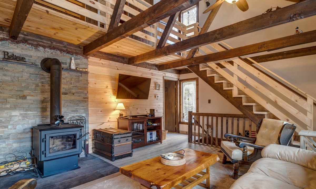 Madison Ski Chalet | Stunning Post & Beam Home Near Skiing
