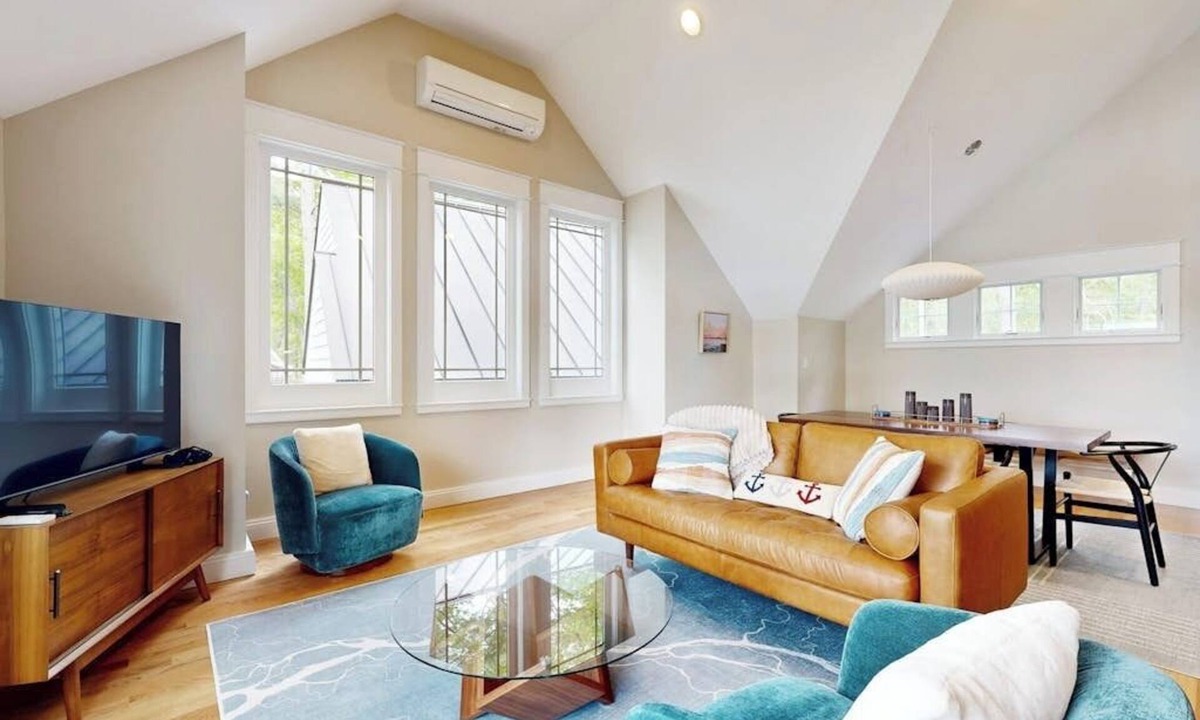 Edgecomb House | Stunning riverfront home, hot tub, BBQ, and washer & dryer