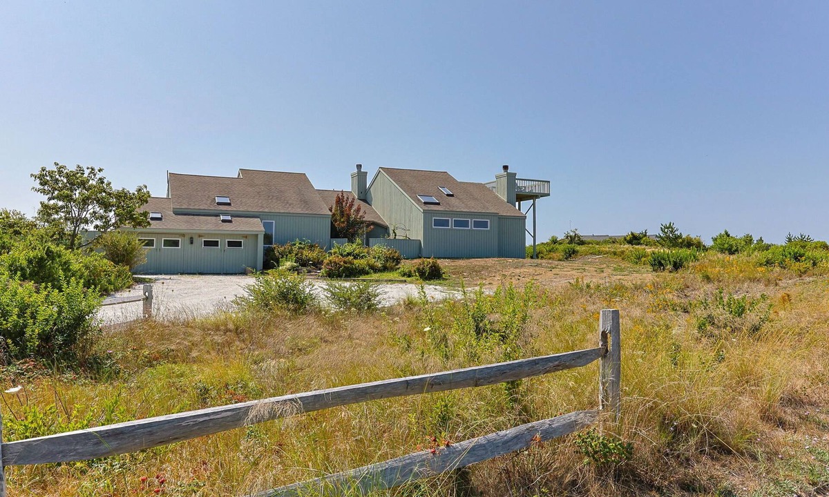 North Truro House | STUNNING TRURO BAY VIEW 3 BDR,3 BATH PRIVATE HOME IN SECLUDED COMMUNITY
