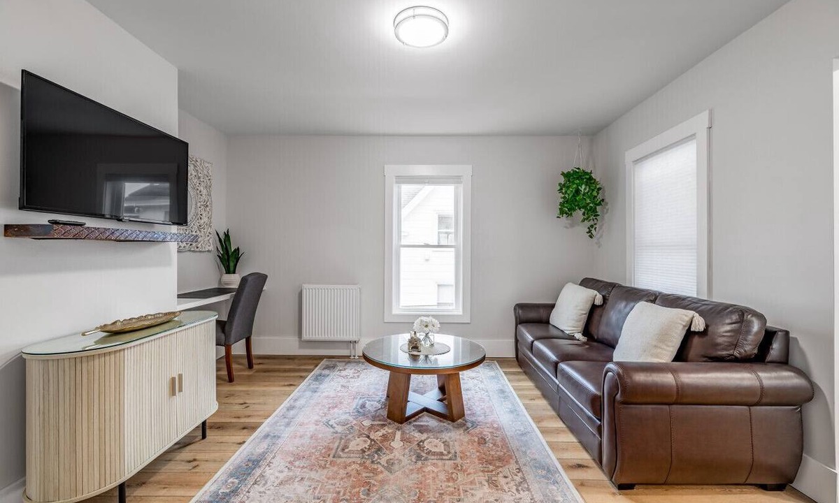 Bangor Apartment | Stylish 1BR|Walk to Downtown Bangor|Fast Wifi|Near Waterfront