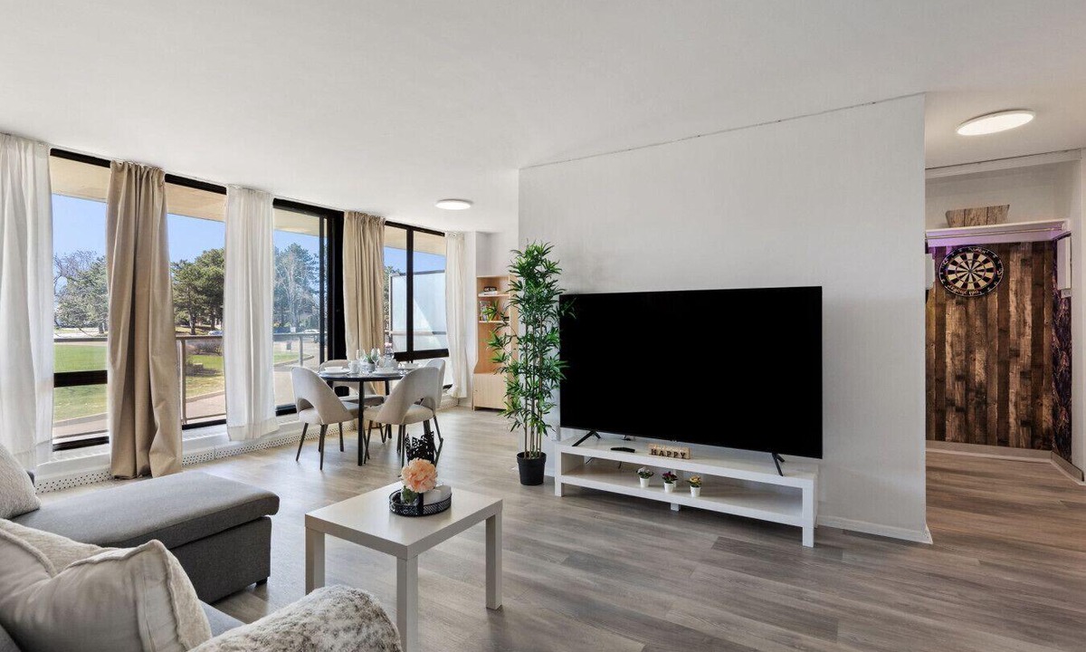 Applewood Apartment | Stylish 1BR with King Bed, Patio, Dart Room, and Free Parking – 10 min to SQ1