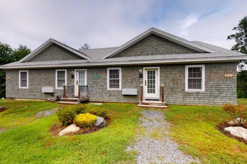 Edgecomb House | Stylish Condo at Sheepscot Harbor Resort w/Free WiFi, River Views, & Balcony