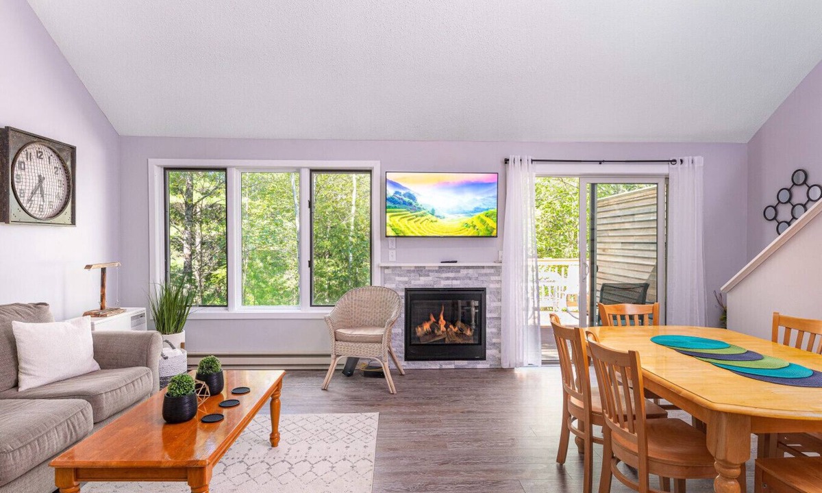 North Conway Villa | Stylish family fun-Cranmore Mountain-AC-Fireplace